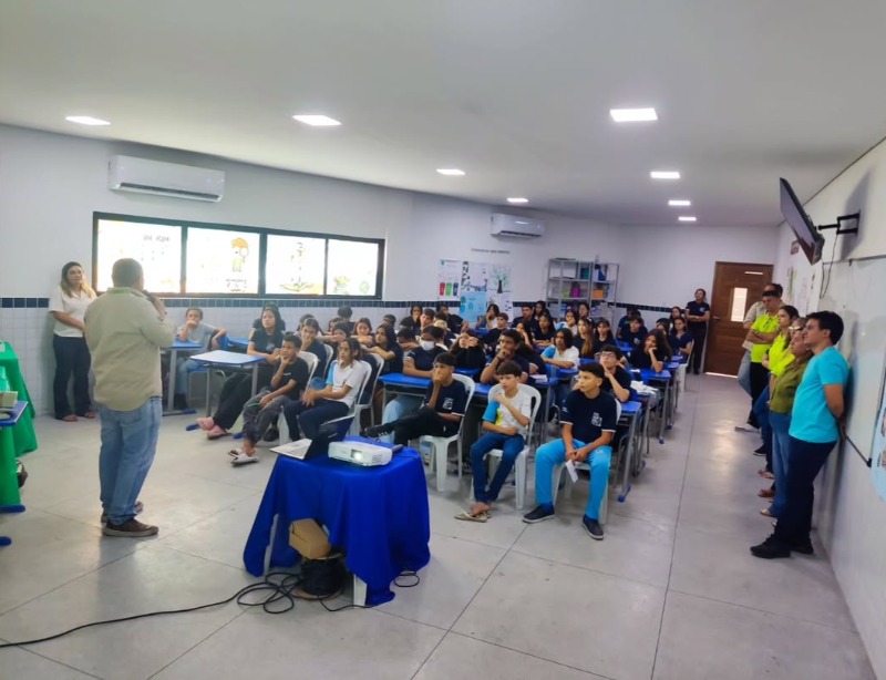 Semana do Meio Ambiente encerra com palestra sobre res�duos s�lidos e distribui��o de 700 mudas em Itaporanga